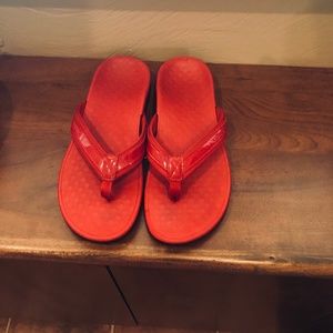 Vionic Women’s Red Sandals size 9